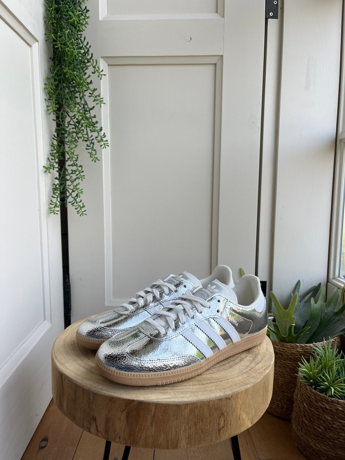 adidas Originals - Samba - 44 - zilver - limited edition, Kleding | Dames, Schoenen, Overige kleuren, Nieuw, Ophalen of Verzenden