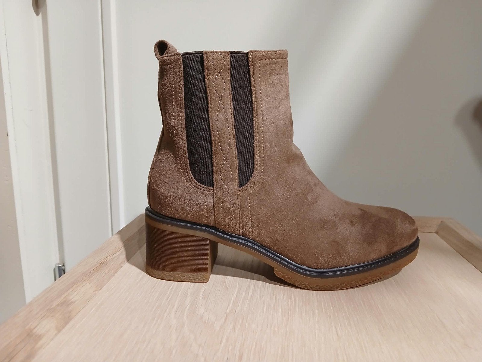 groot lot schoenen
+-200 paar, Articles professionnels, Enlèvement, Bijoux et Accessoires
