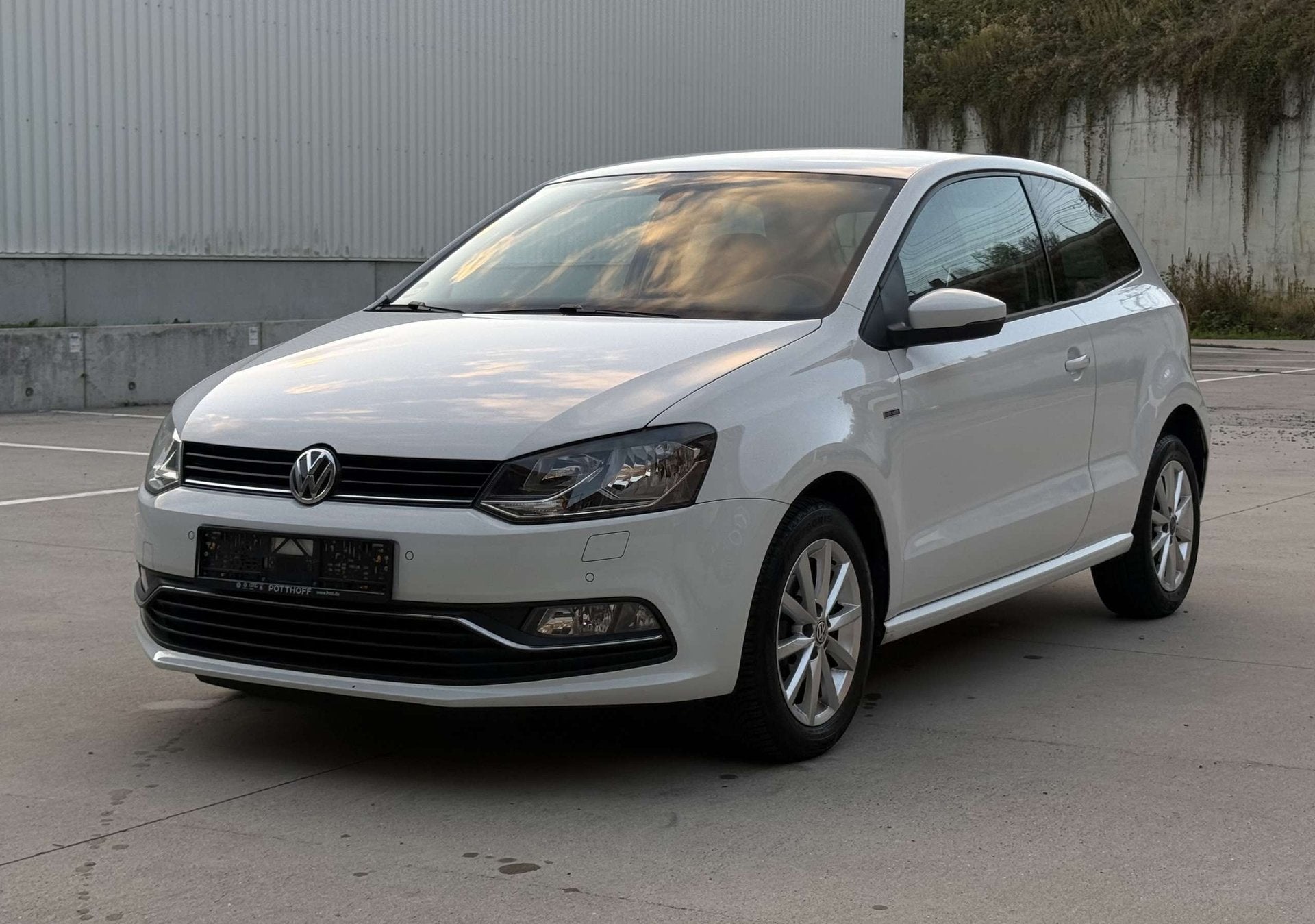 Volkswagen Polo 1.0 Lounge Edition • 1ste Eigenaar • Gar, Start-stop-systeem, Gebruikt, Euro 6, Zwart