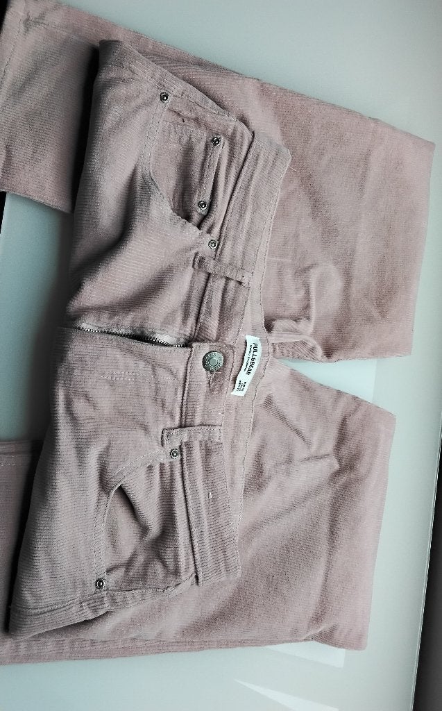 zalmroze fluwelen broek maat 38, Kleding | Dames, Broeken en Pantalons, Zo goed als nieuw, Roze, Pull & Bear, Lang