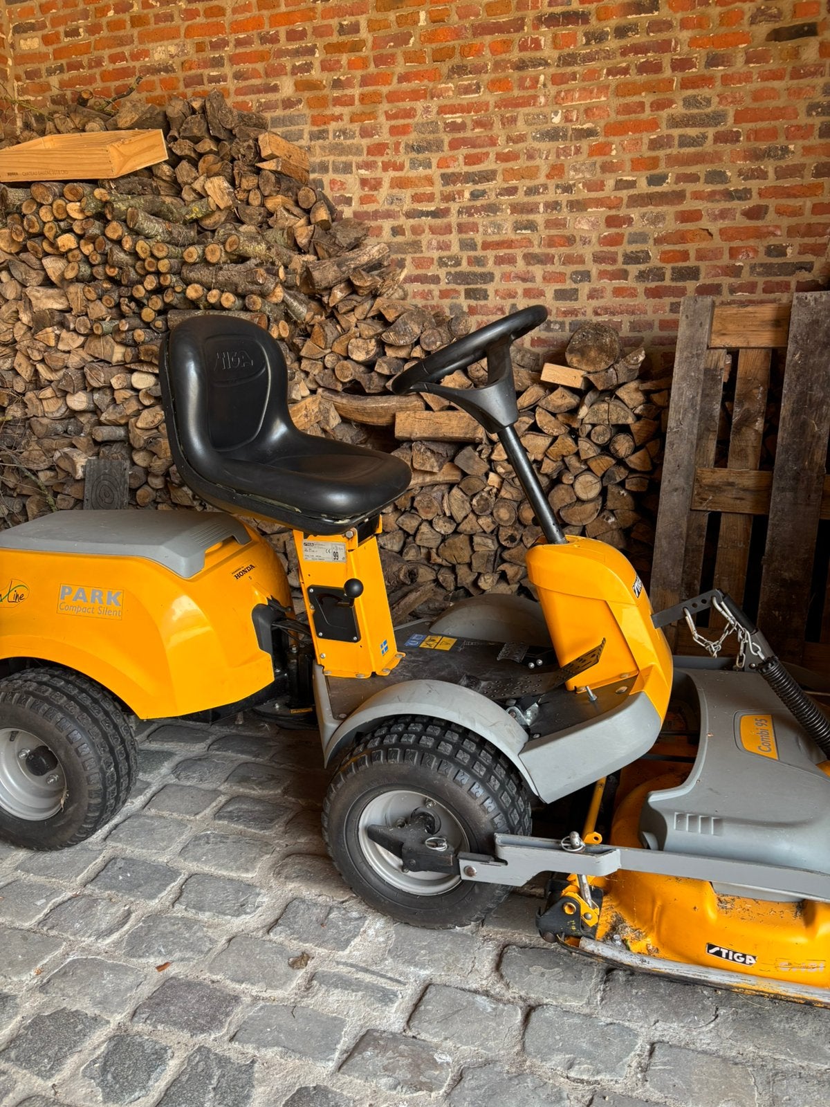 Zitmaaer Stiga Combi 95 Park Compact Silence P901, Jardin & Terrasse, Tondeuses autoportées, Enlèvement, Utilisé, Vitesses, 90 à 120 cm