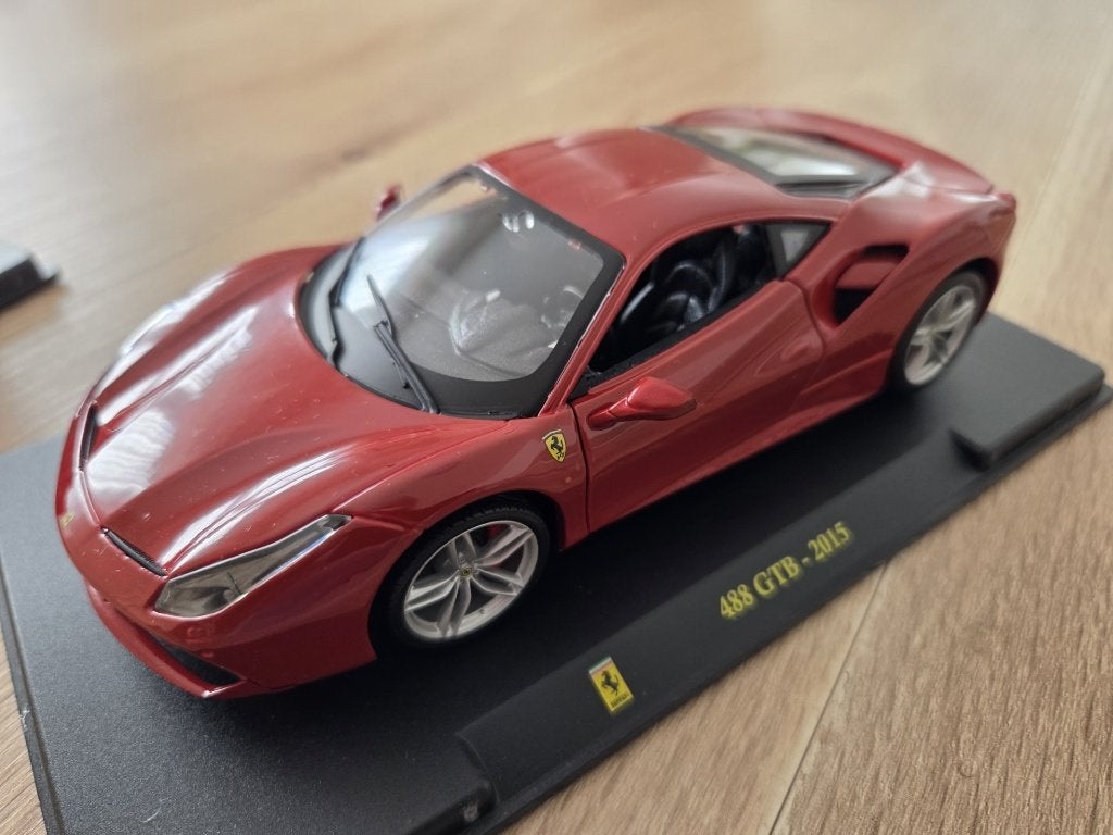Miniature Ferrari 1/24, Collections, Enlèvement ou Envoi, Comme neuf