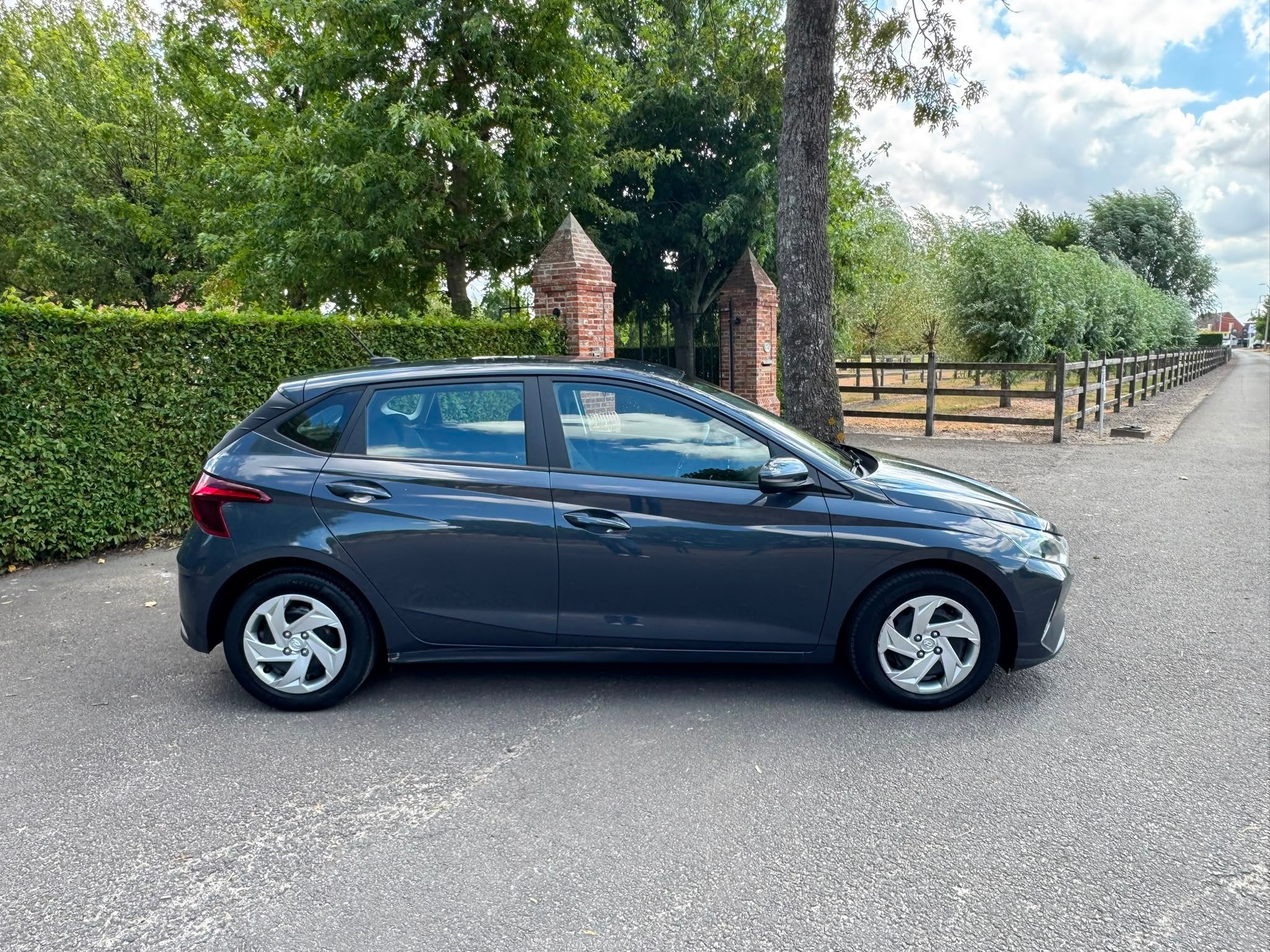 Hyundai i20 1.2 mpi air 5d 62kw, Autos, Hyundai, 1197 cm³, Argent ou Gris, Euro 6, Entreprise