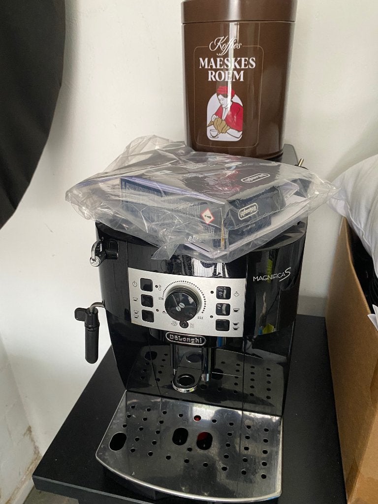 Machine à café De'Longhi Magnifica S — achetée récemment, Electroménager, Réservoir d'eau amovible, Café en grains, Comme neuf