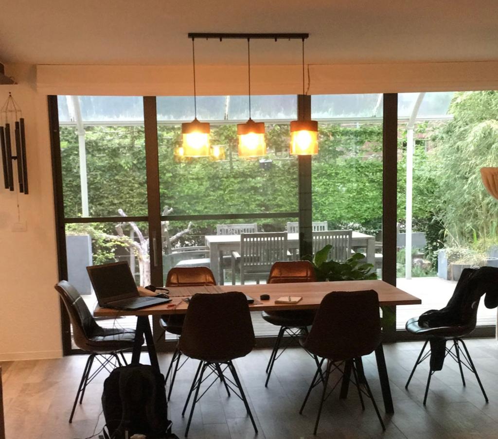 Eiken Eettafel met 6 Luxe Stoelen ("Tan" Faux-Leather), Ophalen, Eikenhout, 50 tot 100 cm, Zo goed als nieuw