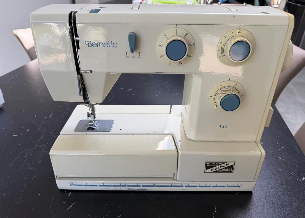 Naaimachien BERNETTE 430, Hobby en Vrije tijd, Ophalen, Zo goed als nieuw, Naaimachine, Overige merken