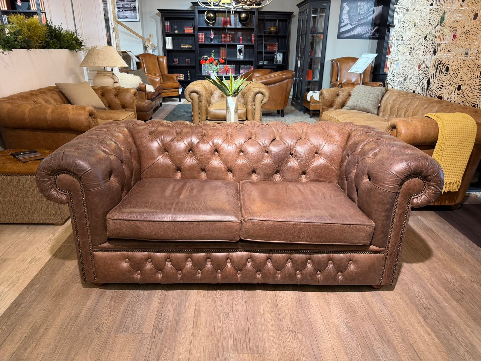 ENGELSE WESTMINSTER CHESTERFIELD 2 ZIT BANK VINTAGE ESPRESSO, Ophalen of Verzenden