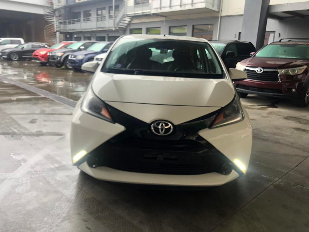 Toyota aygo 1,0 essence annee 2015 96000 km, Autos, Toyota, 998 cm³, Euro 6, Entreprise, 5 portes