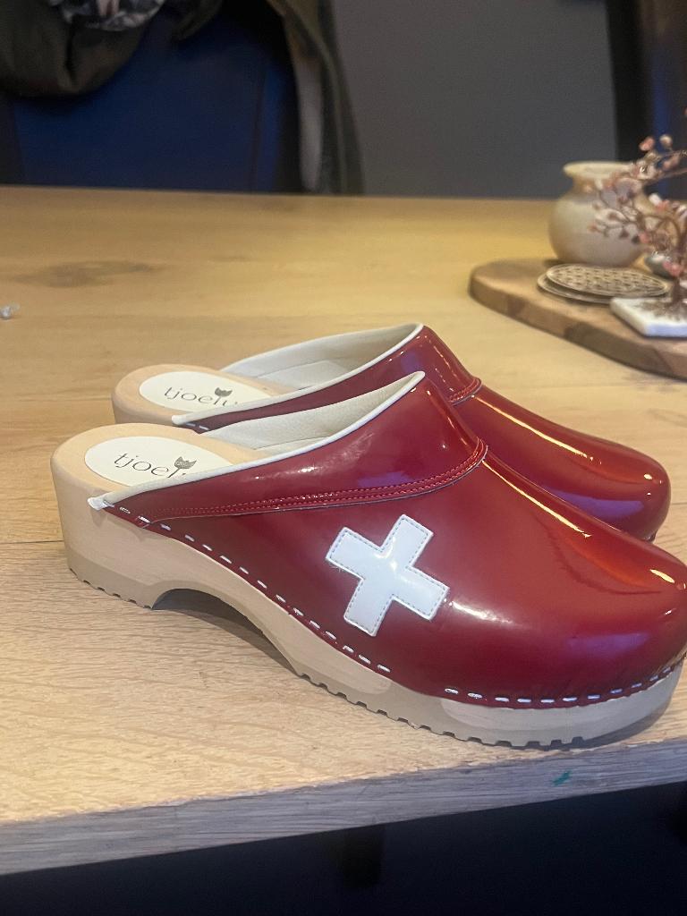 Tjoelup medische klomp mt 40-41, nieuw, Kleding | Dames, Nieuw, Ophalen of Verzenden, Werkschoenen, Rood