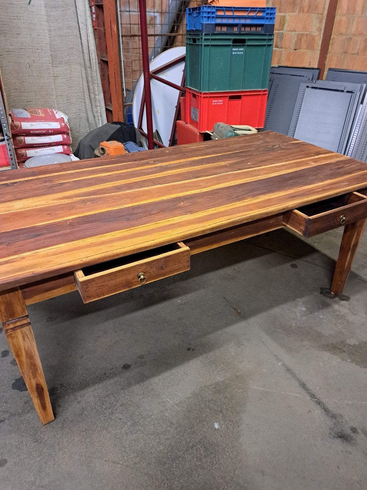 Table palissandre et chêne massif, 240cm/ 90cm,  2 tiroirs.
