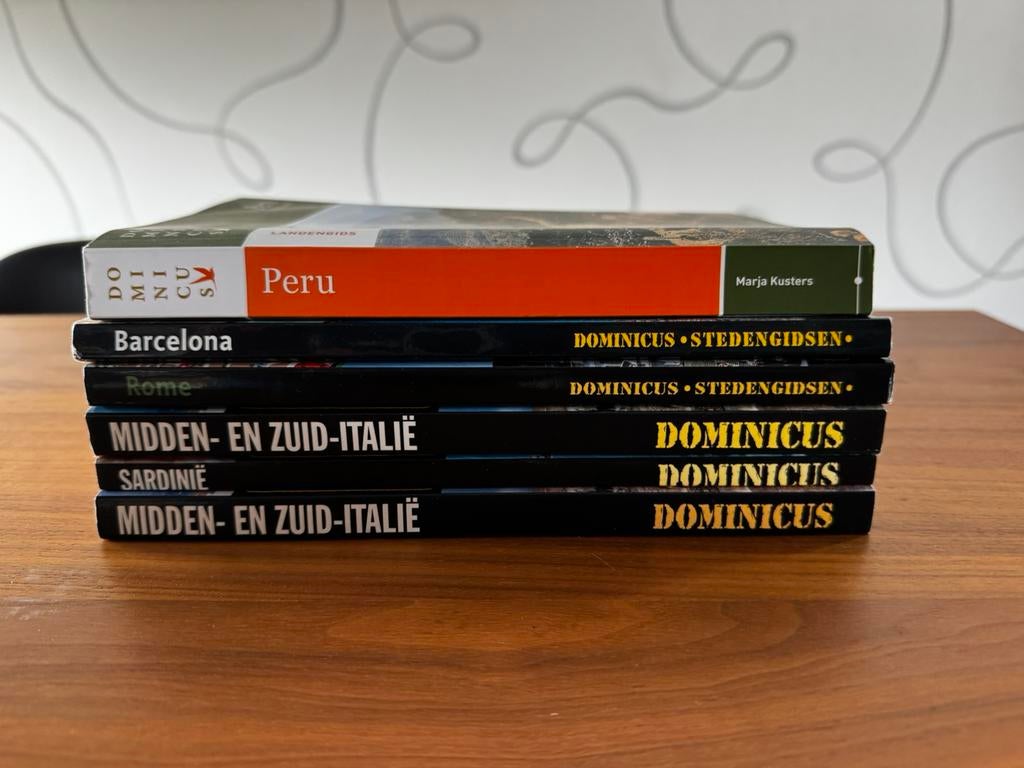 Verschillende Dominicus reisgidsen, Ophalen, Gelezen, Reisgids of -boek, Overige merken