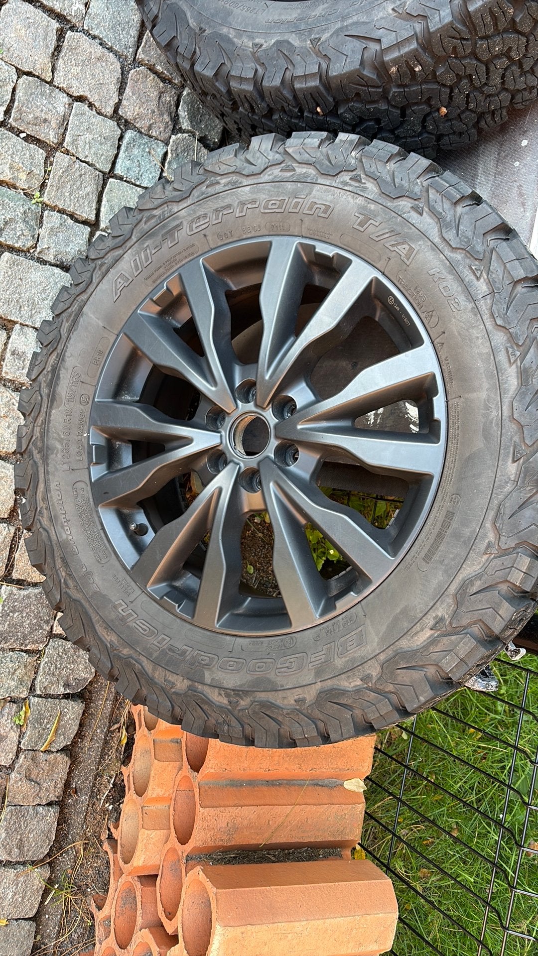 Nissan navara renault lalaskan mercedes , velgen met banden, Auto-onderdelen, Ophalen, Band(en)