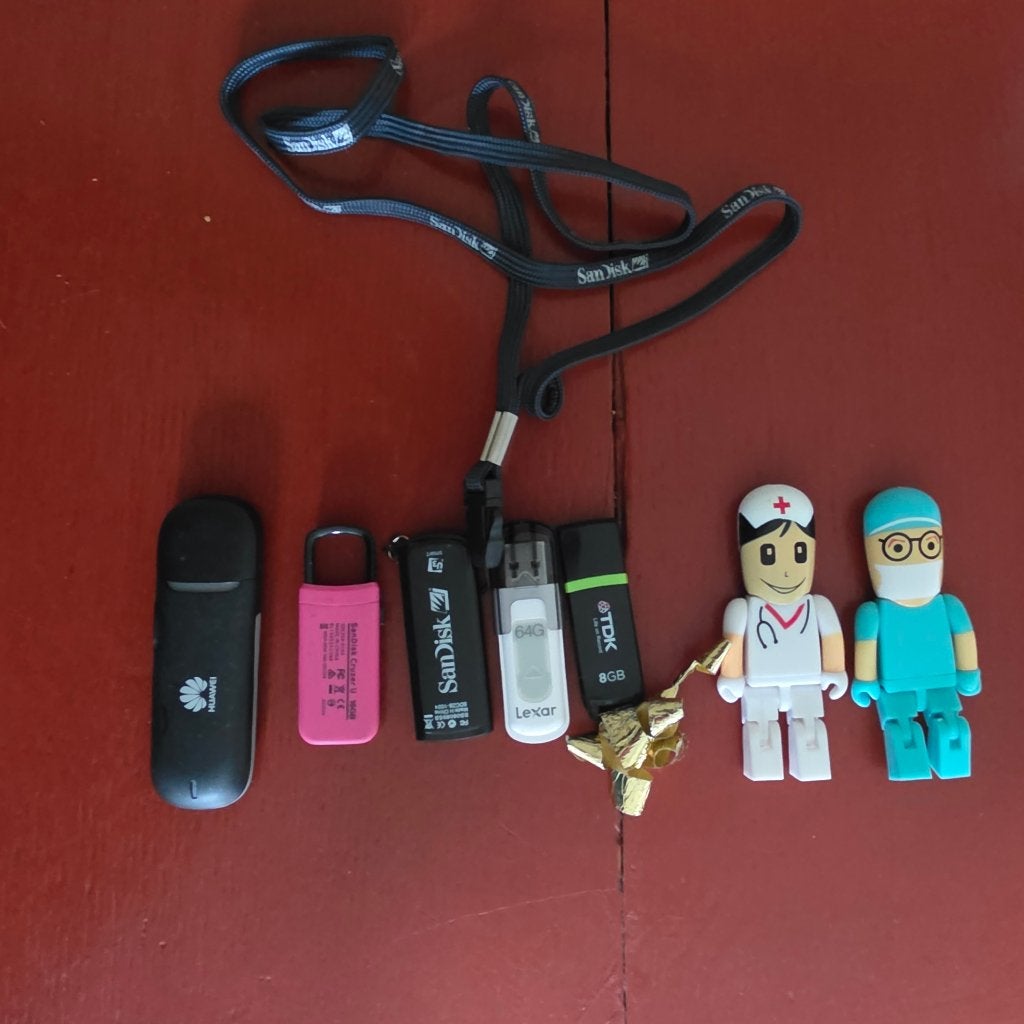 LOT USB STICKS TE KOOP, Ophalen of Verzenden, Zo goed als nieuw