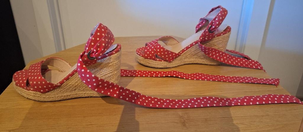 Rode sleehak espadrilles met witte polkadots, maat 38, Dancing Days by Banned, Espadrilles, Ophalen of Verzenden, Gedragen