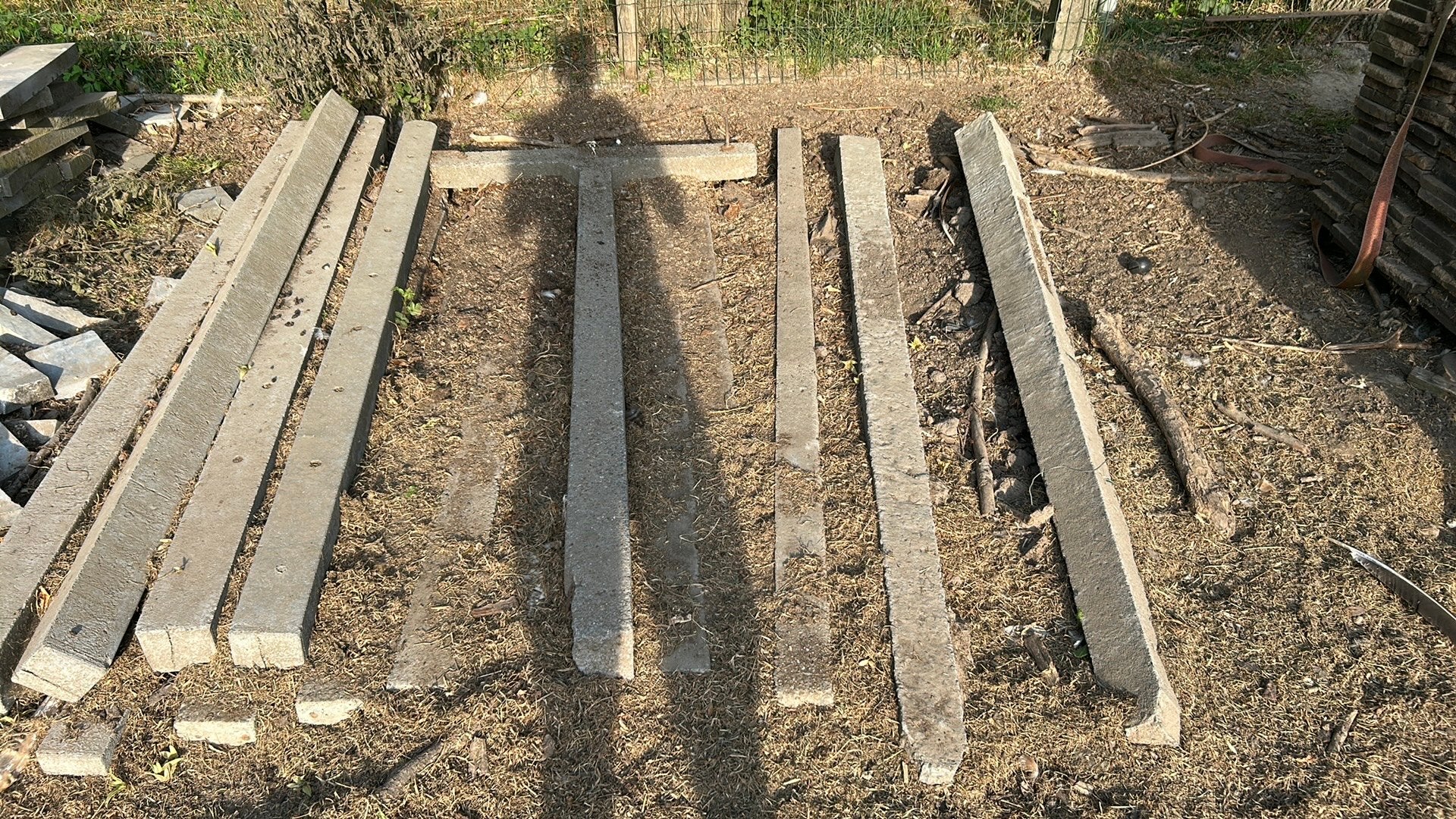 14 betonnen weidepalen gratis af te halen, Enlèvement, Comme neuf