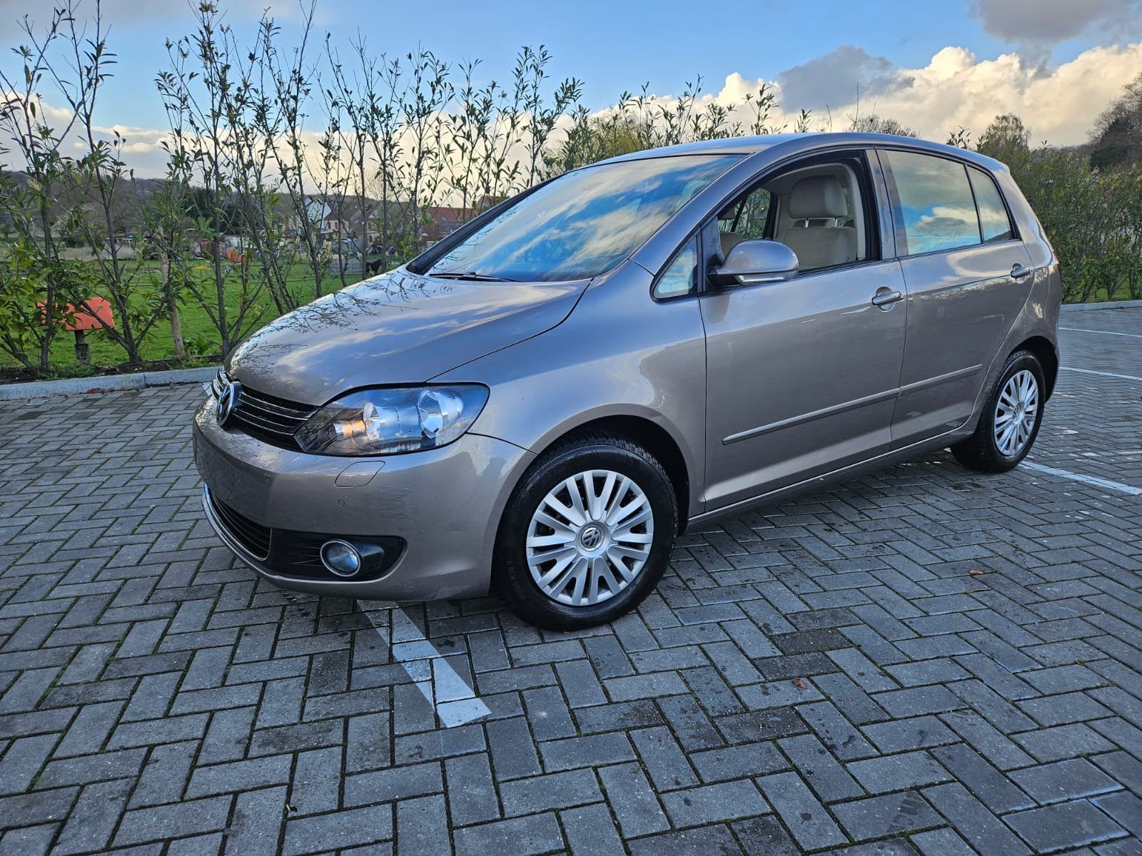VW golf + 1.6 tdi  airco ‼️ probleem. Injector ‼️, Auto's, Volkswagen, Voorwielaandrijving, Euro 5, Beige, 4 cilinders