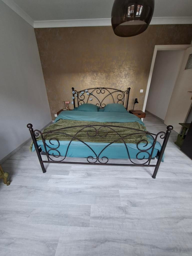 Gietijzeren bed, Ophalen