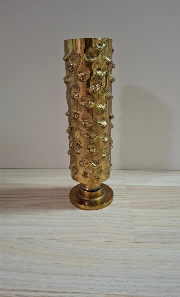 Vase vintage en laiton brutaliste - Années 60/70 - Relief, Maison & Meubles, 23 cm, Enlèvement ou Envoi, Comme neuf, Métal