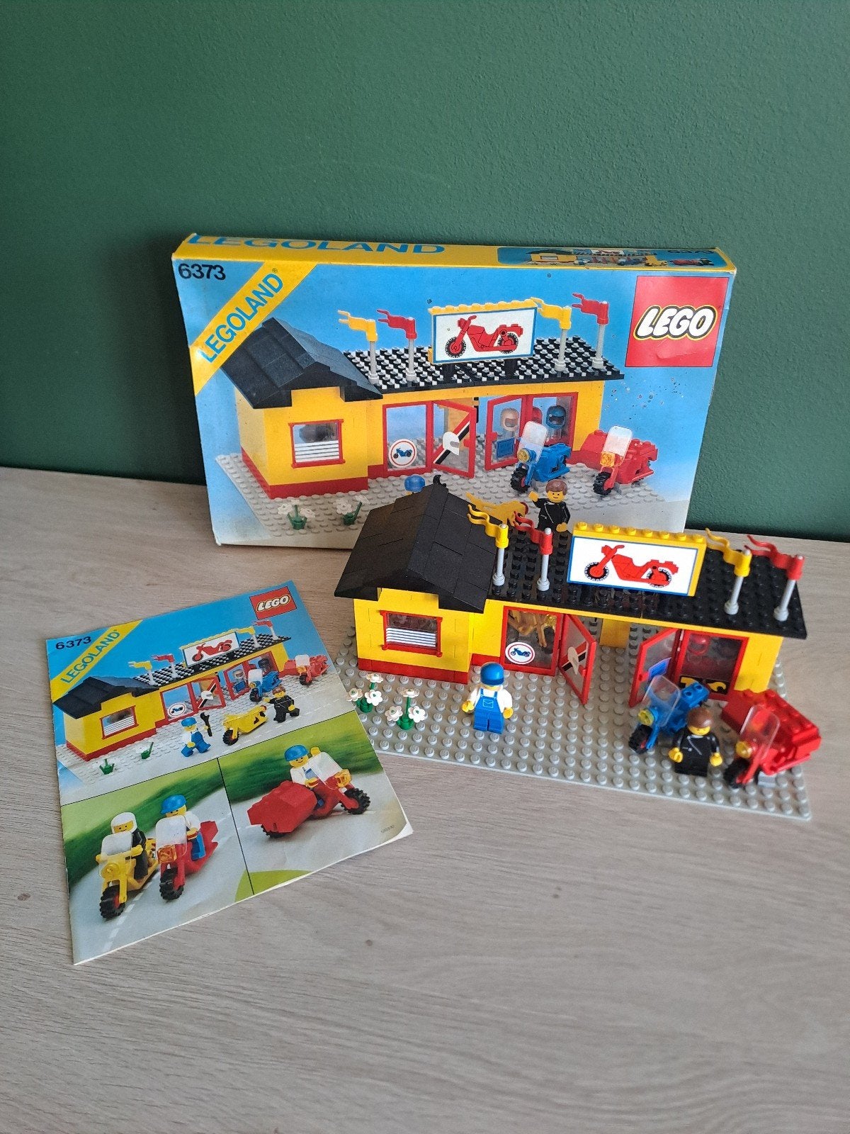 Lego Vintage 1984 6373 Motorcycle Shop 100% compleet, Ophalen, Compleet, Lego