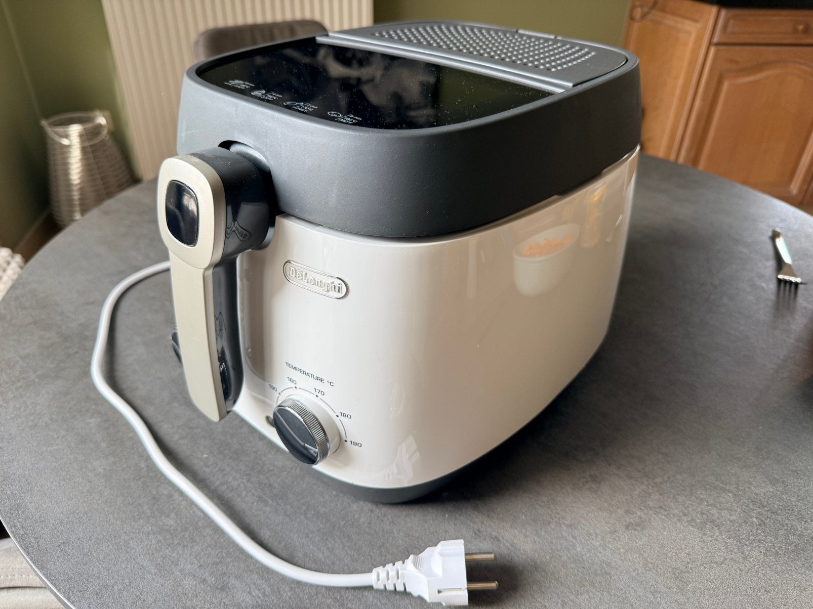 Frietpot Delonghi volledig demonteerbaar, 3 tot 4 liter, Ophalen of Verzenden, Zo goed als nieuw, Uitneembare binnenpan