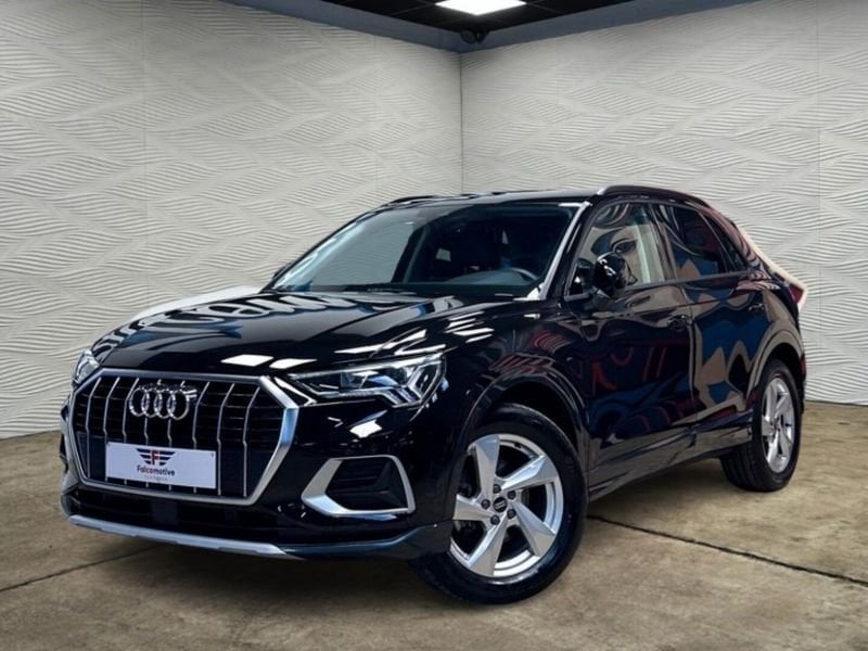 Audi Q3 35TFSi*S-TRONIC*CARPLAY*CAMERA*LEDER*, 4 cilinders, Zwart, Leder, Bedrijf