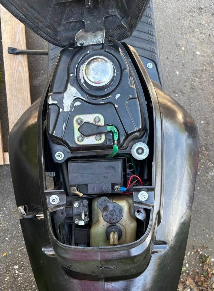 2 Yamaha A-klasse scooters klaar om de weg op te gaan, Fietsen en Brommers, Ophalen, Klasse A (25 km/u), Aerox