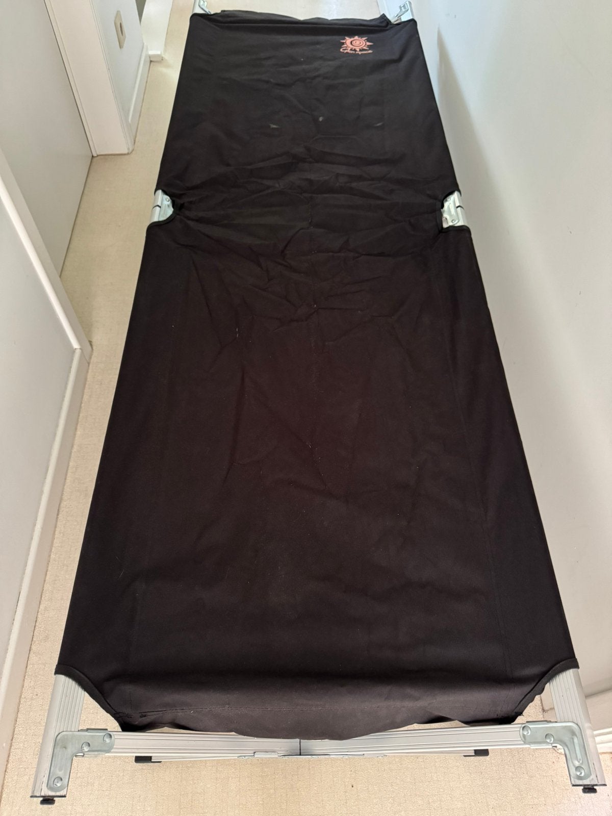 Opvouwbaar kampeerbed met bijbehorende draagtas, Ophalen, Zo goed als nieuw