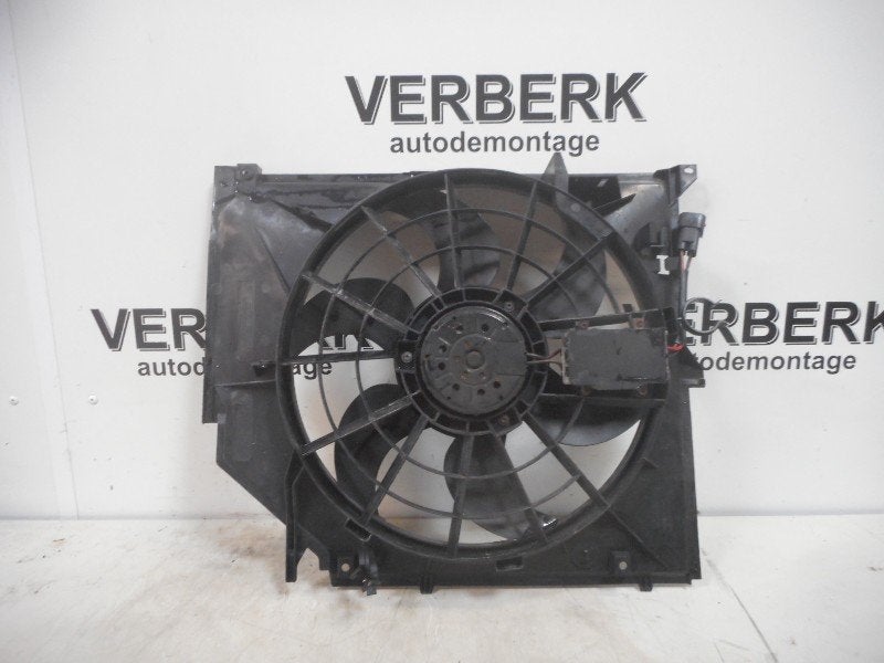 VENTILATEUR MOTEUR BMW 3 serie Compact (E46 / 5), Utilisé, BMW, Petuelring 130
80809  München, DE, Bayerische Motoren Werke AG