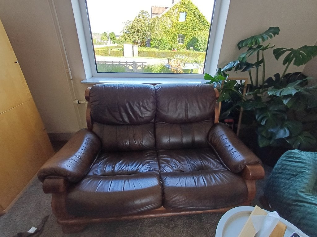 3-2 zit zetels, hout met leder    witte tafel met 6 stoelen, Huis en Inrichting, Zo goed als nieuw, Ophalen, Hout, 75 tot 100 cm