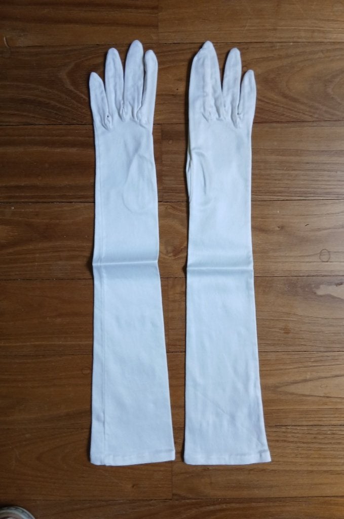 Paire de gants longs blancs en satin - Neyret - taille 7.5, Kleding | Dames, Mutsen, Sjaals en Handschoenen, Ophalen, Gedragen