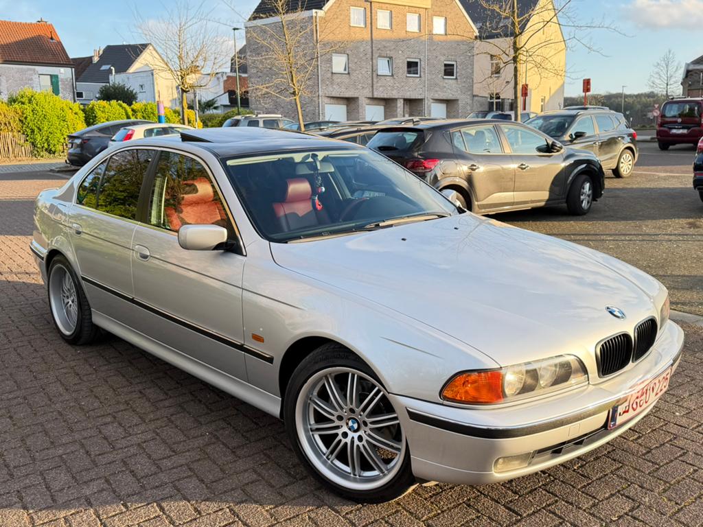BMW 523i E39, Argent ou Gris, 6 portes, Carnet d'entretien, 6 cylindres