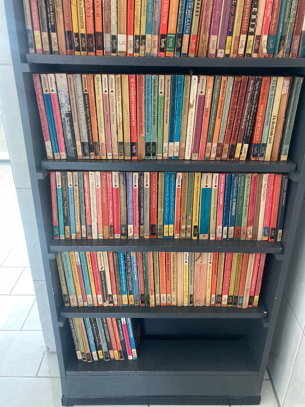 Lot vintage Prisma pockets in houten kastje, Ophalen, Gelezen, Verschillende onderwerpen