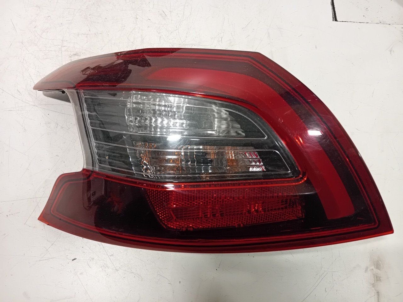 Achterlicht links buiten Peugeot 308, Onderdelen@venauto.nl, Van der Ven Autorecycling B.V., Ettenseweg 76, 4706 PB Roosendaal, The Netherlands