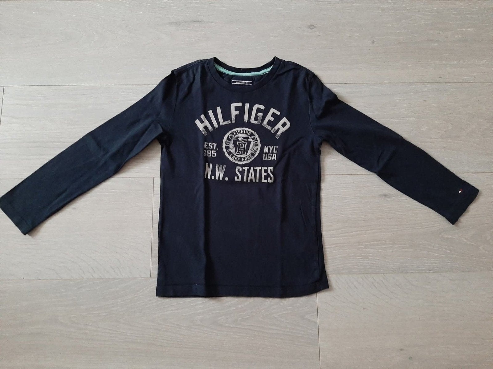 Tommy Hilfiger à manches longues M128, Enfants & Bébés, Garçon, Enlèvement ou Envoi, Chemise ou À manches longues, Tommy hilfiger