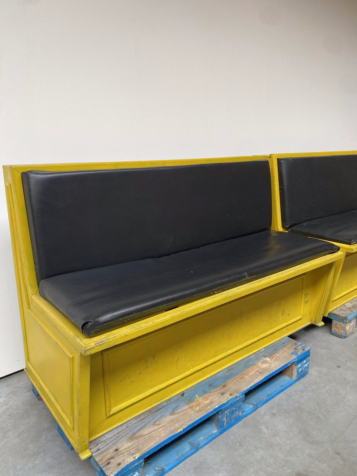 Vintage zitbanken 150x80x52cm (2st), Collections, Enlèvement, Maison et Meubles