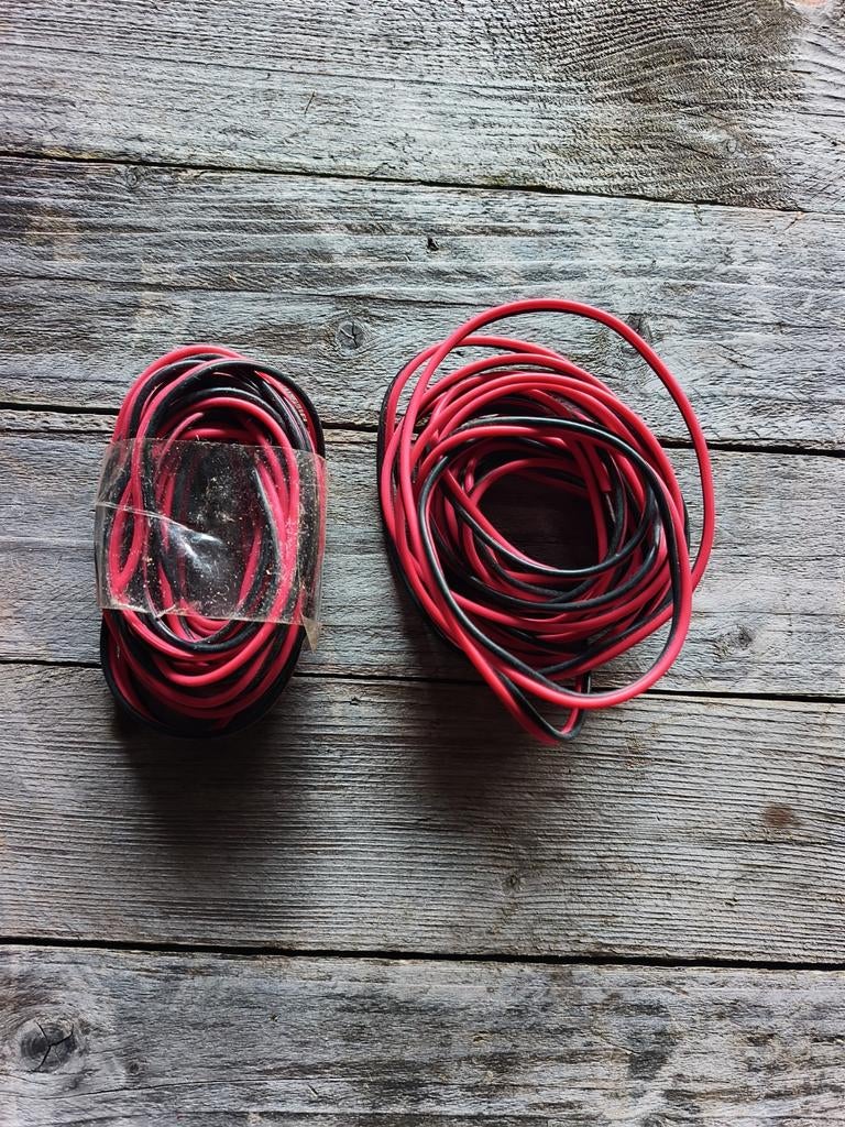 Luidsprekerkabel set 2x 4-5 meter rood/zwart, Audio, Tv en Foto, Ophalen of Verzenden, Zo goed als nieuw, 2 tot 5 meter, Luidsprekerkabel