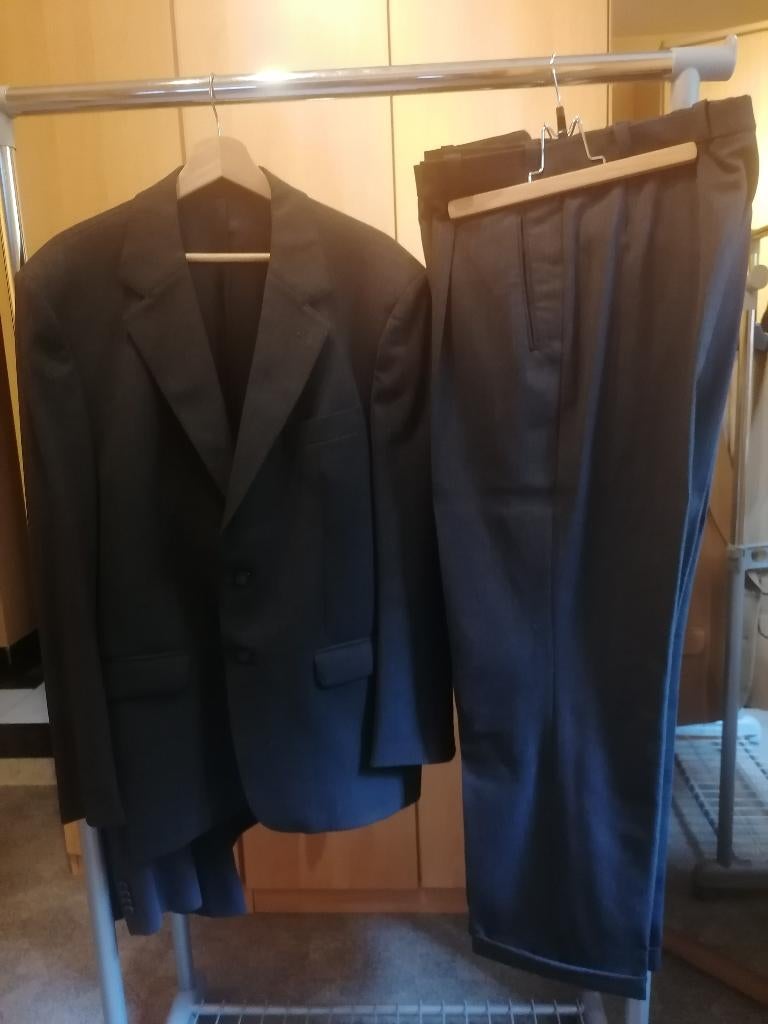 Nieuw donkergrijs pak met twee broeken., Ophalen, Nieuw, Maat 52/54 (L), Grijs