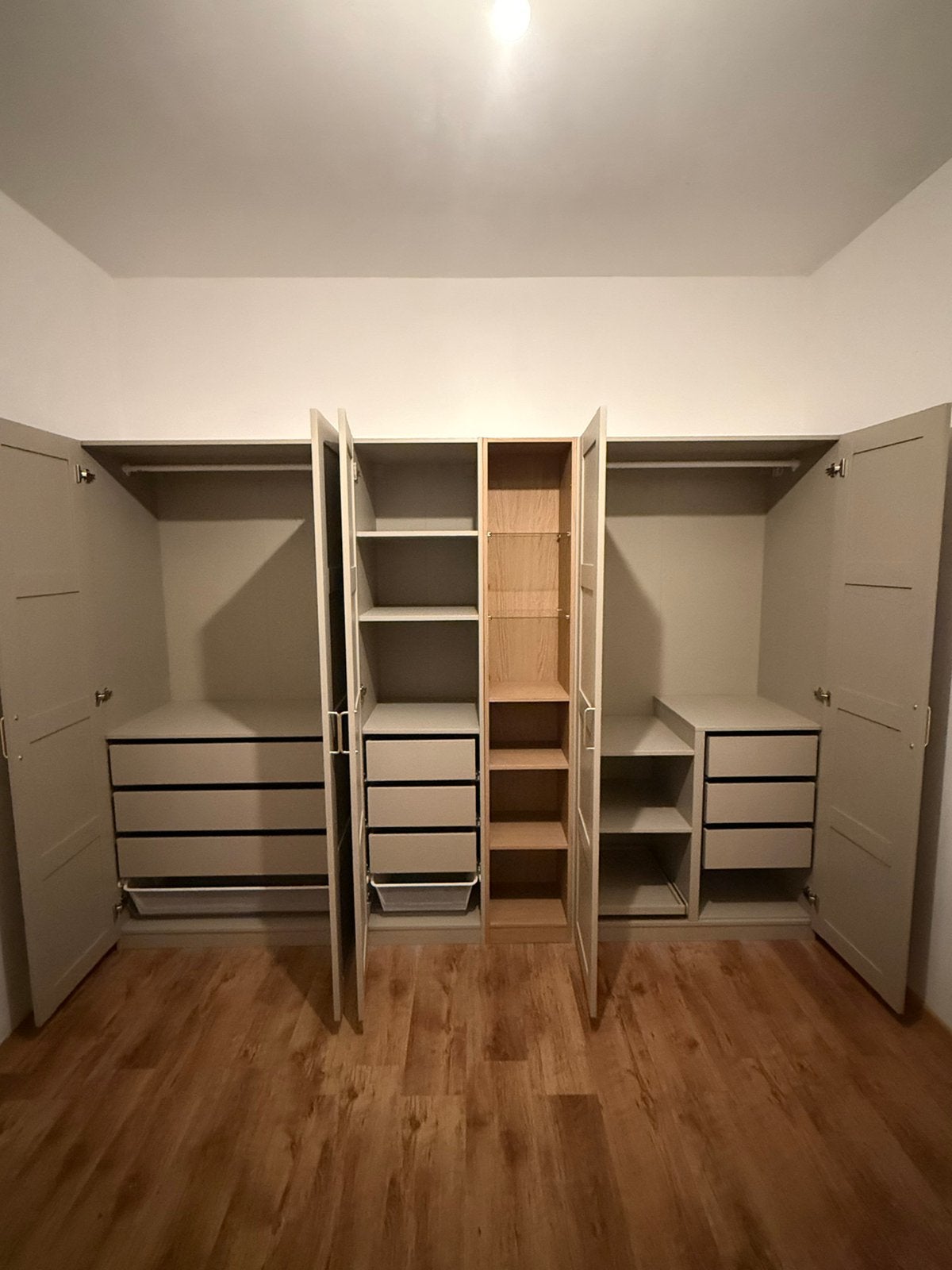 Montage de tout type de meuble (ikea), Enlèvement, Comme neuf