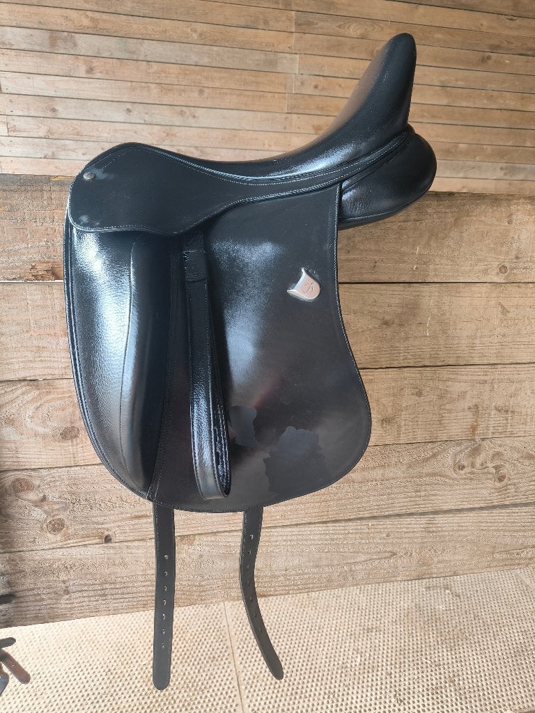 Selle de dressage Bates Innova 17" très peu servie, Bates, Moyen, Enlèvement, M (17 pouces)