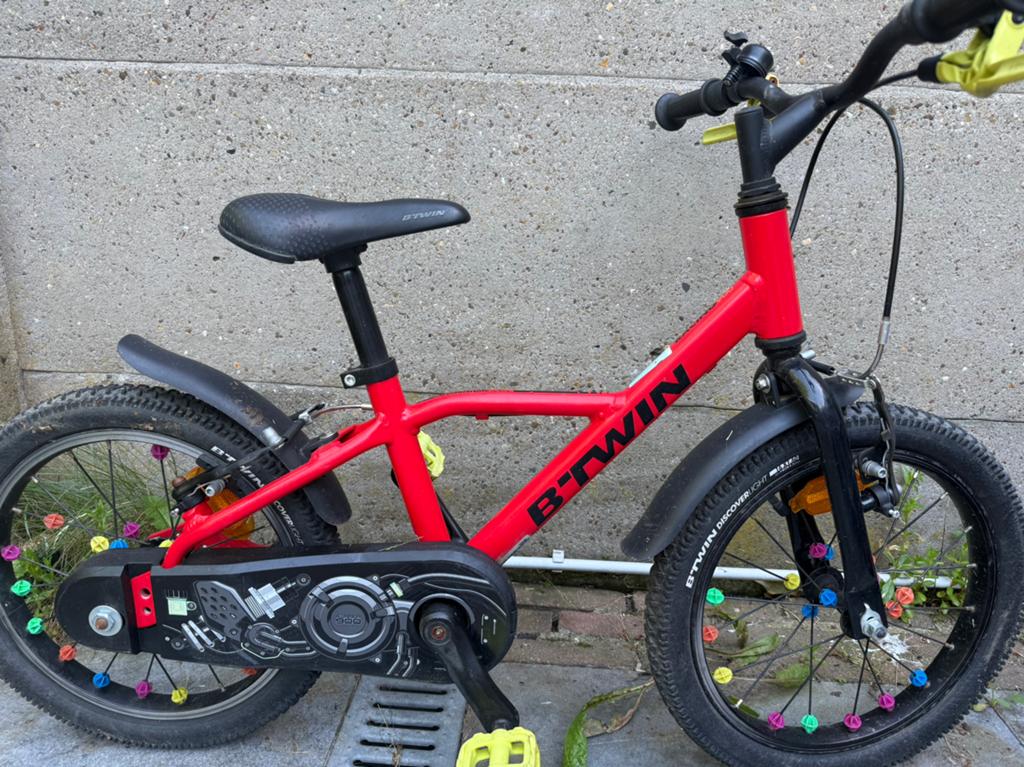 Btwin kinderfiets rood 16 inch (4 - 6jaar), Ophalen, Gebruikt, Velgrem, 16 tot 20 inch