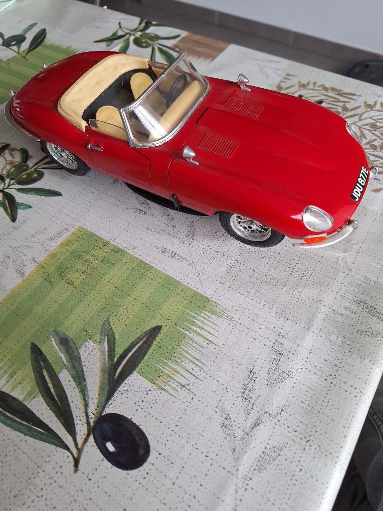 Jaguar E 1961 schaal 1/18, Ophalen of Verzenden, Zo goed als nieuw, Auto, Burago
