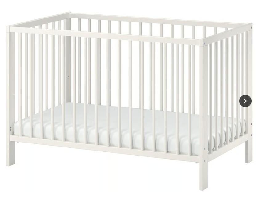 Complete babykamer set: bed, matras, aankleedkussen, lakens, Zo goed als nieuw, Minder dan 140 cm, Minder dan 70 cm, Ophalen