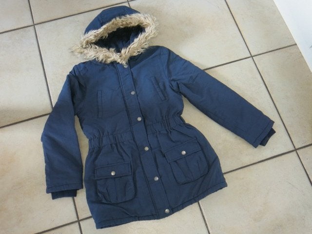 Een donkerblauwe winterjas, 11-12 jaar, Kinderen en Baby's, Kinderkleding | Maat 146, Ophalen, Meisje, Jas