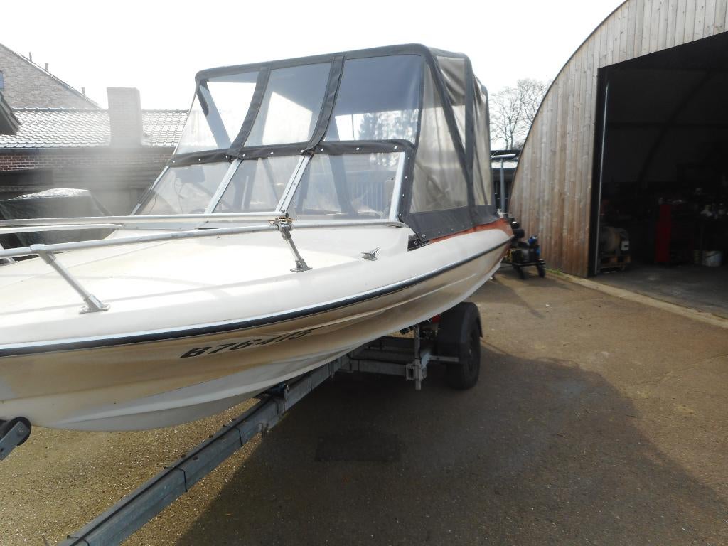 Boot met trailer zonder motor., Ophalen, Gebruikt, Met afstandsbediening, 30 pk of meer