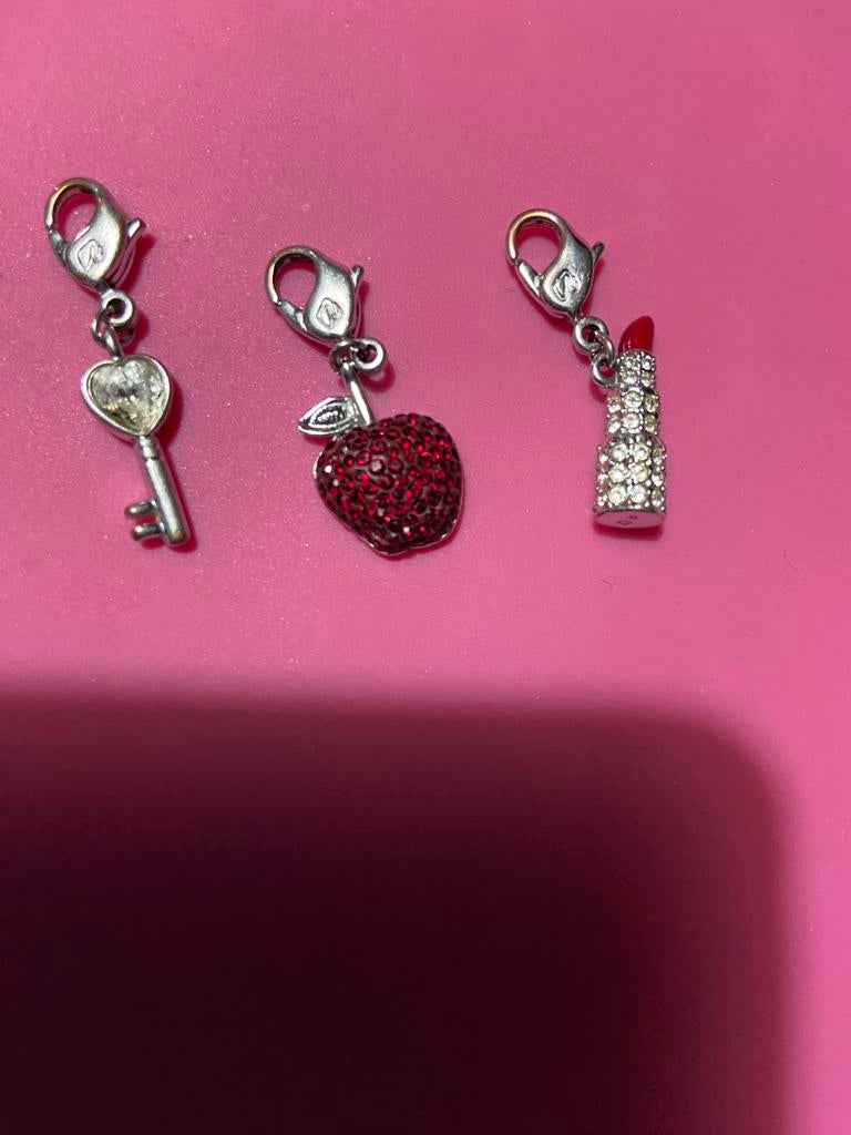 Bedeltjes Swarovski, Handtassen en Accessoires, Bedels, Glas of Kristal, Zo goed als nieuw, 2 of 3 bedels, Met strass
