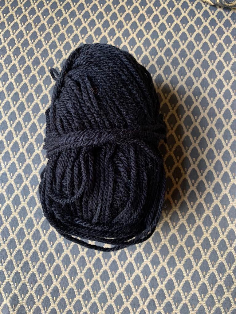 1 pelote de laine noire 100gr, Enlèvement ou Envoi, Comme neuf