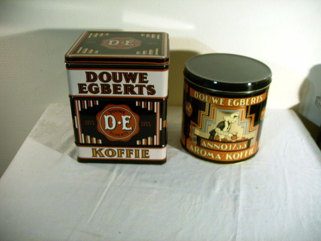 Twee Douwe Egberts blikken, Verzamelen, Blikken, Ophalen of Verzenden, Zo goed als nieuw, Koffie, Douwe Egberts