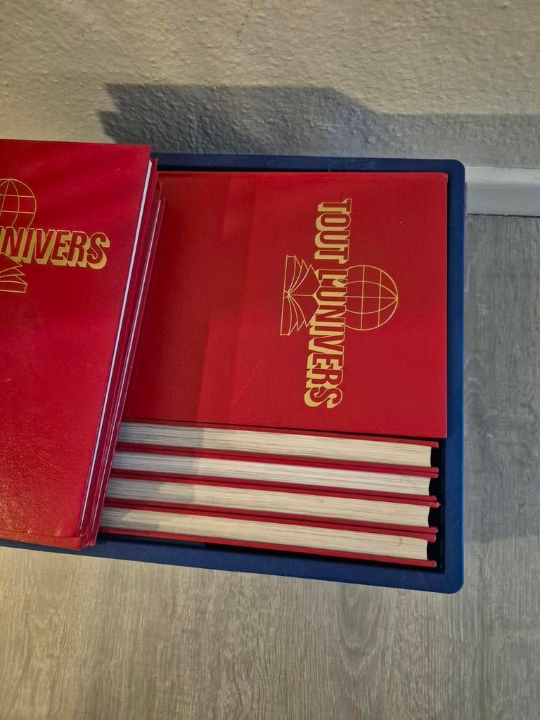 Livre tout l'univers. 23 pcs, Livres, Encyclopédies, Enlèvement