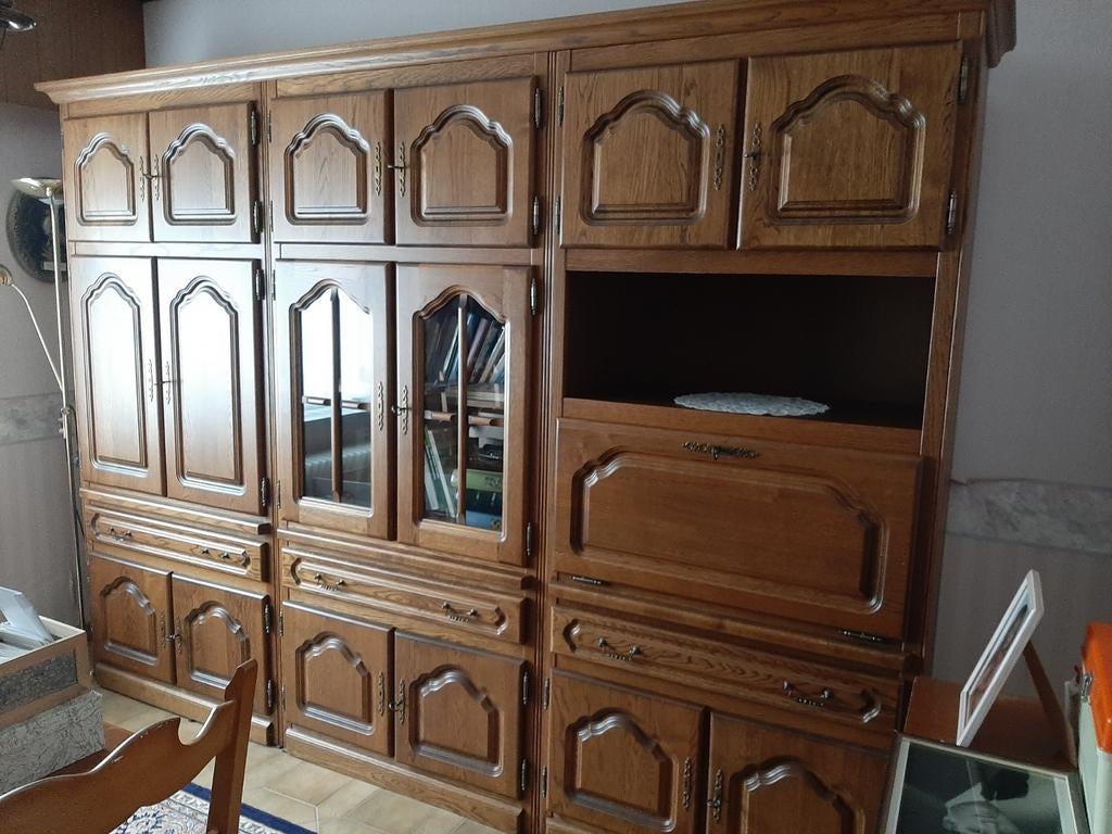 Armoire murale en chêne avec vitrine en
Parfait état (3 pièc, Enlèvement, Comme neuf