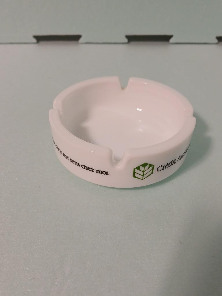Ancien cendrier rond CREDIT AGRICOLE La banque ou je me sens, Enlèvement ou Envoi, Comme neuf, Cendrier